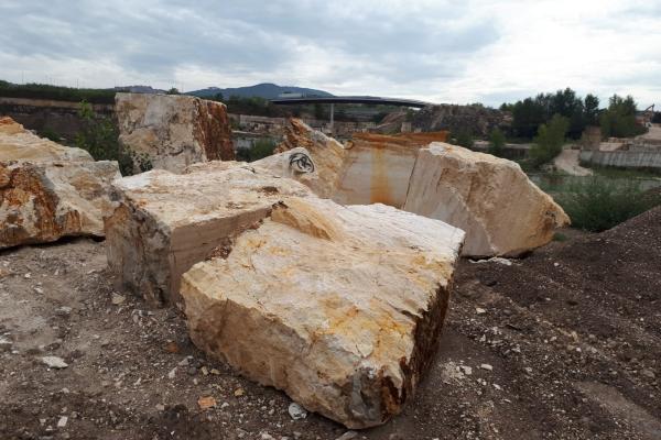 Vendita blocchi in travertino romano